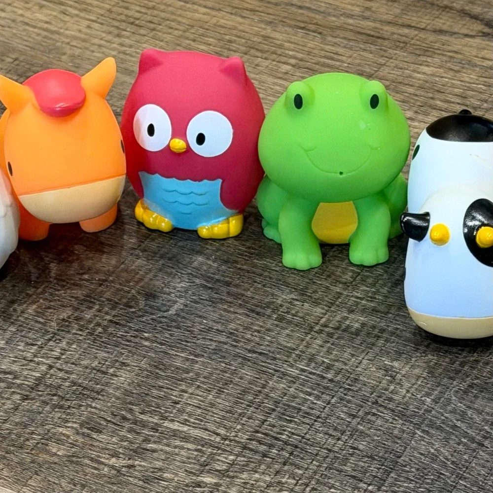 Munchkin Barnyard Friends Animal Bath Squirts Set of 7 Cow Pig Sheep Frog Owl